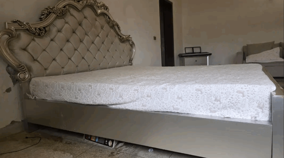 King Size Solid Wooden Bed with Drawers & Mirror – Urgent Sale
