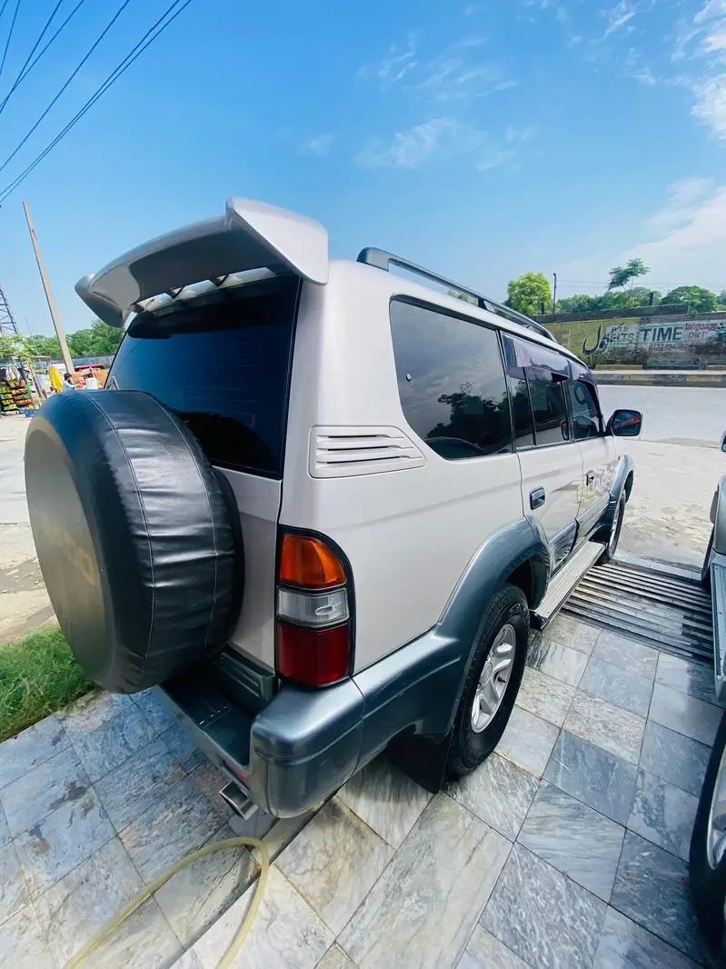 Toyota Prado 1997 – Automatic | White | Sheikh Maltoon Town, Mardan