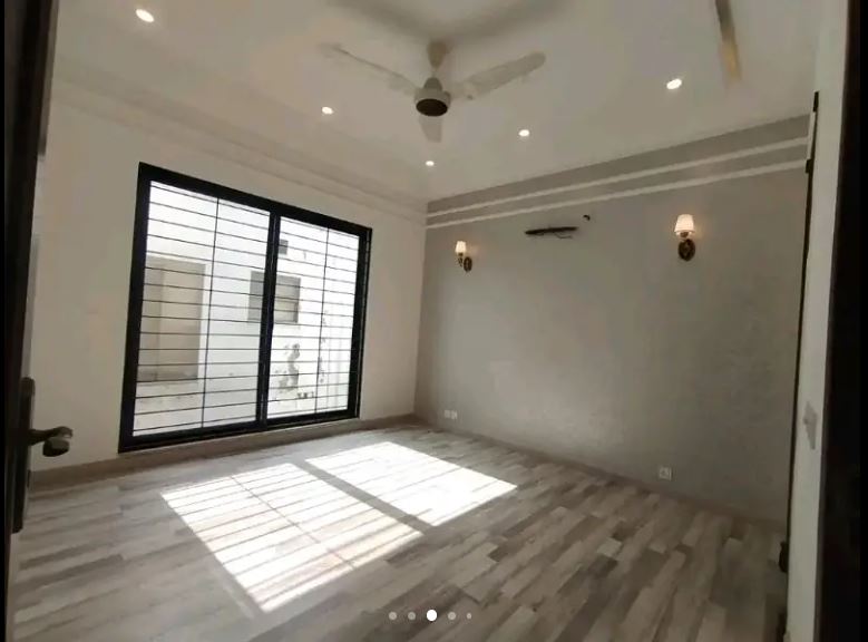 Beautiful 5 Marla House for Rent